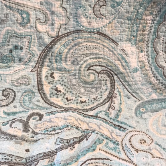 Luxury King Quilt Set - Picture 4 of 4